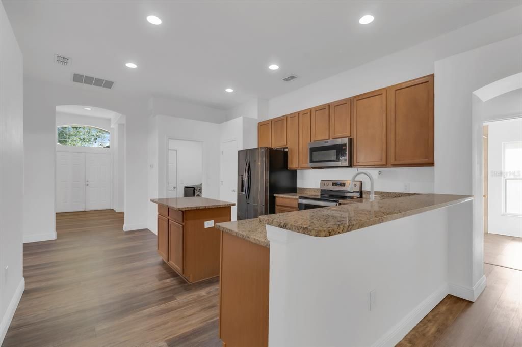 合同活跃: $440,000 (3 贝兹, 2 浴室, 2083 平方英尺)