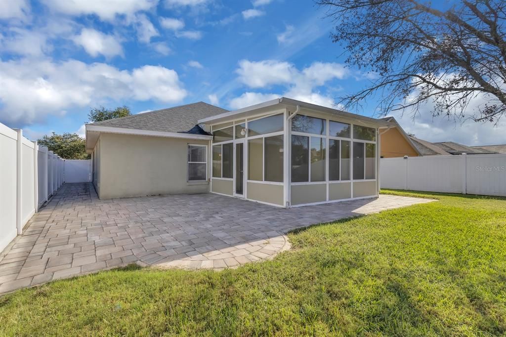 合同活跃: $440,000 (3 贝兹, 2 浴室, 2083 平方英尺)