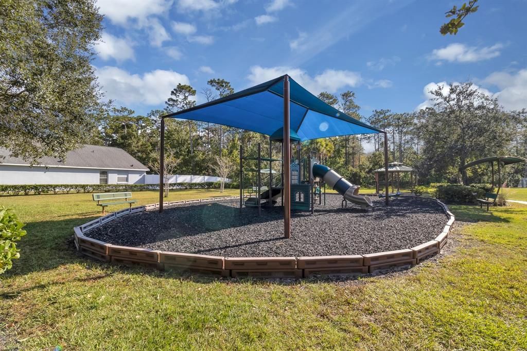 合同活跃: $440,000 (3 贝兹, 2 浴室, 2083 平方英尺)