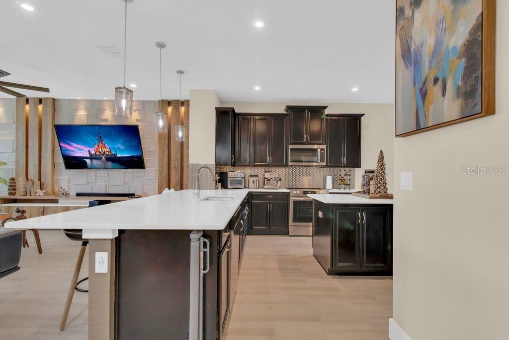 For Sale: $590,000 (4 beds, 2 baths, 2320 Square Feet)