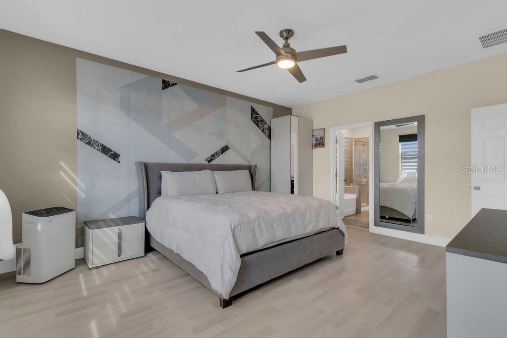 For Sale: $590,000 (4 beds, 2 baths, 2320 Square Feet)