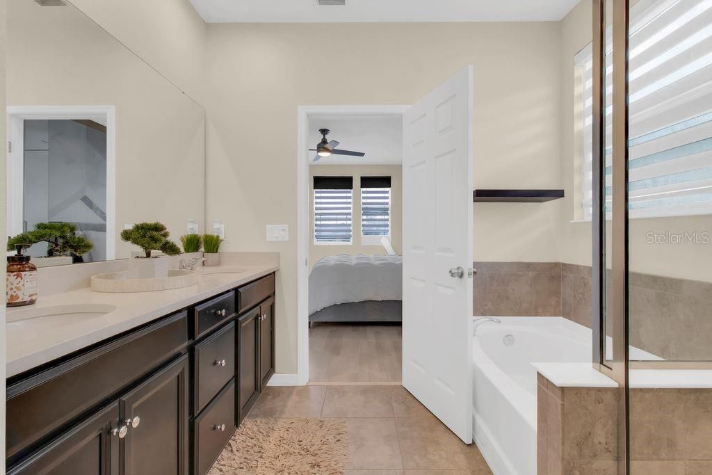 For Sale: $590,000 (4 beds, 2 baths, 2320 Square Feet)