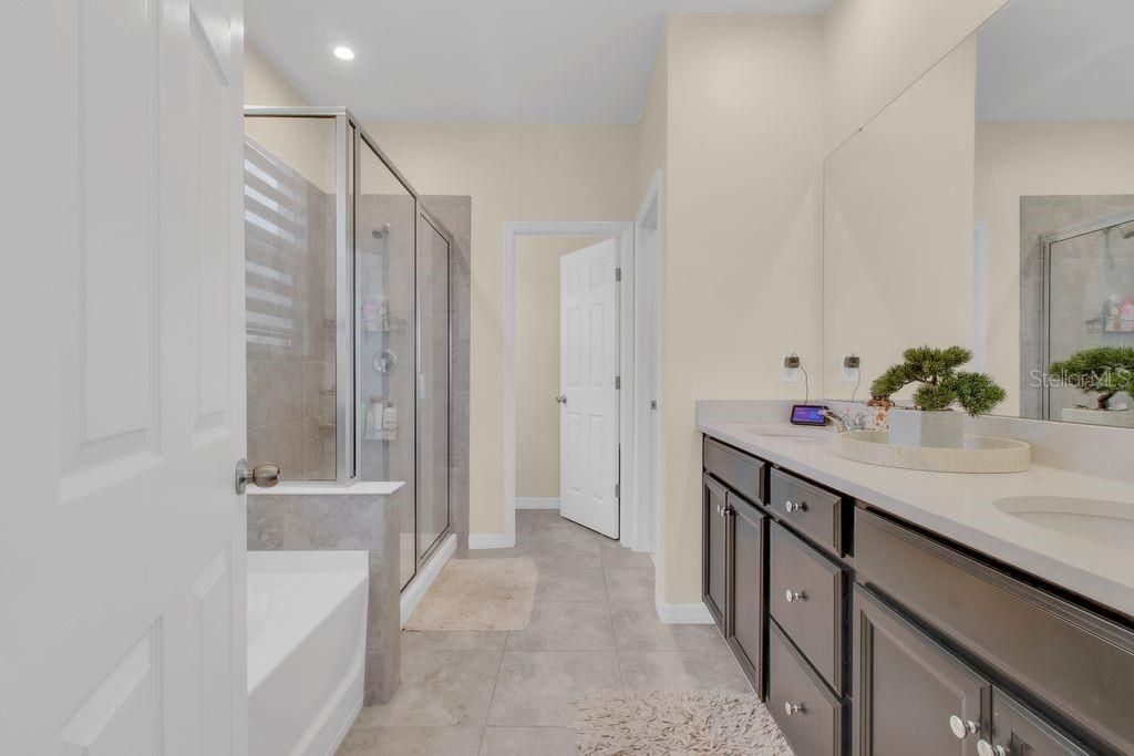 For Sale: $590,000 (4 beds, 2 baths, 2320 Square Feet)