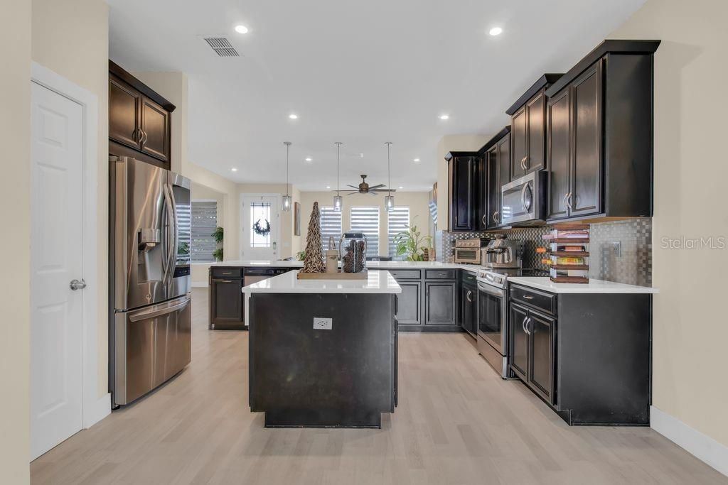 For Sale: $590,000 (4 beds, 2 baths, 2320 Square Feet)