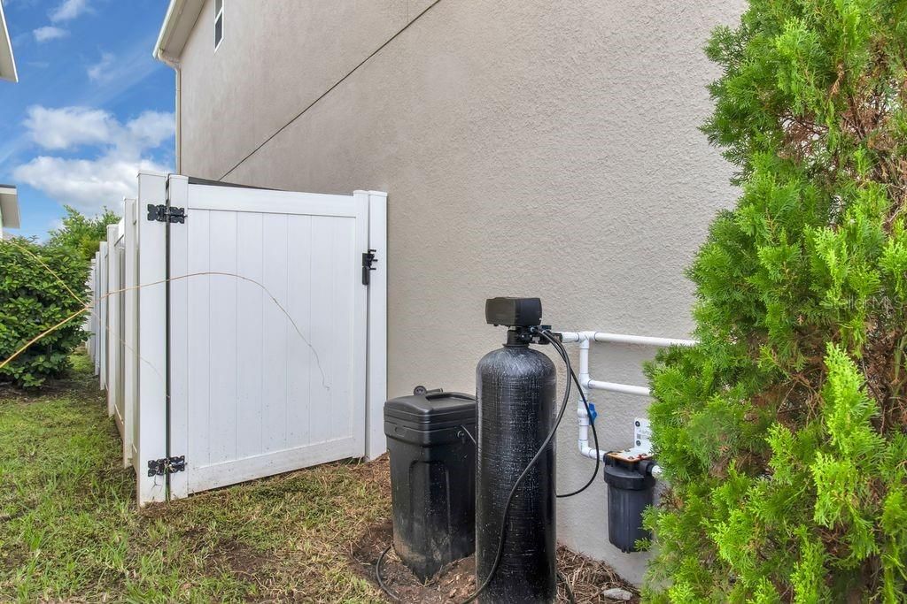 For Sale: $590,000 (4 beds, 2 baths, 2320 Square Feet)