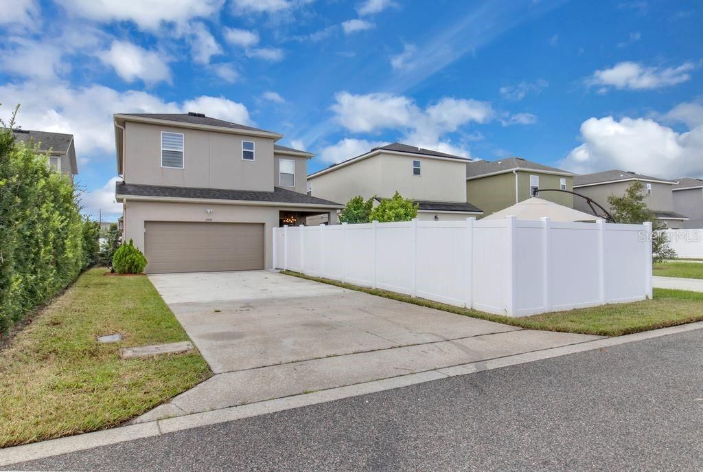 For Sale: $590,000 (4 beds, 2 baths, 2320 Square Feet)