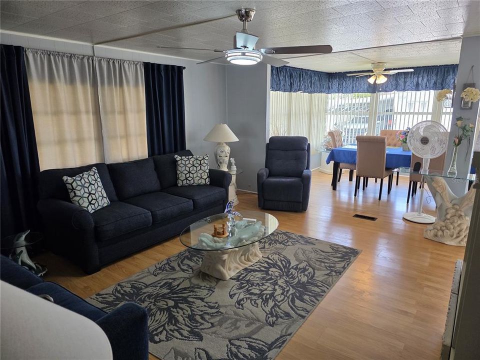 For Sale: $129,900 (2 beds, 2 baths, 816 Square Feet)