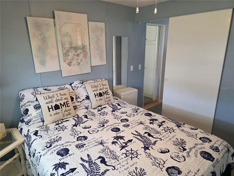 For Sale: $129,900 (2 beds, 2 baths, 816 Square Feet)