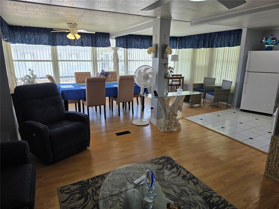 For Sale: $129,900 (2 beds, 2 baths, 816 Square Feet)