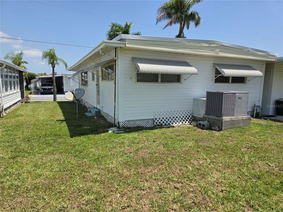 For Sale: $129,900 (2 beds, 2 baths, 816 Square Feet)