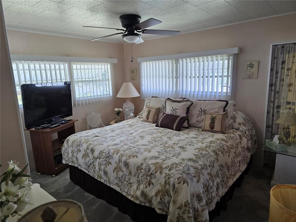 For Sale: $129,900 (2 beds, 2 baths, 816 Square Feet)