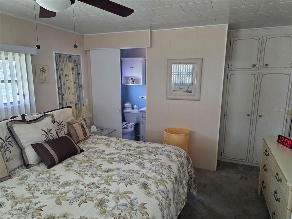 For Sale: $129,900 (2 beds, 2 baths, 816 Square Feet)