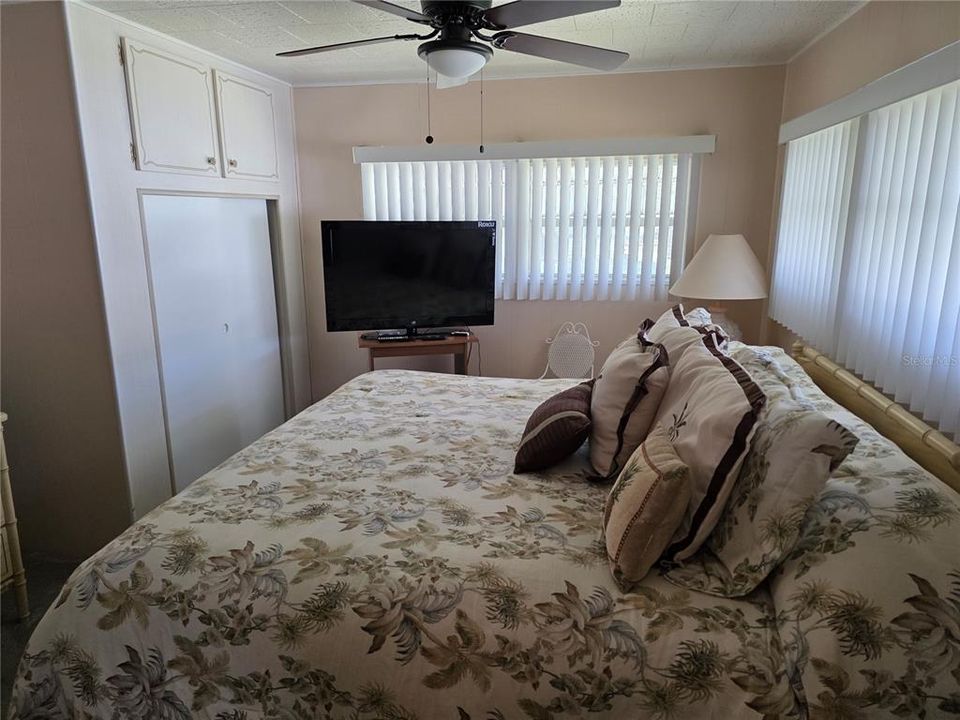 For Sale: $129,900 (2 beds, 2 baths, 816 Square Feet)