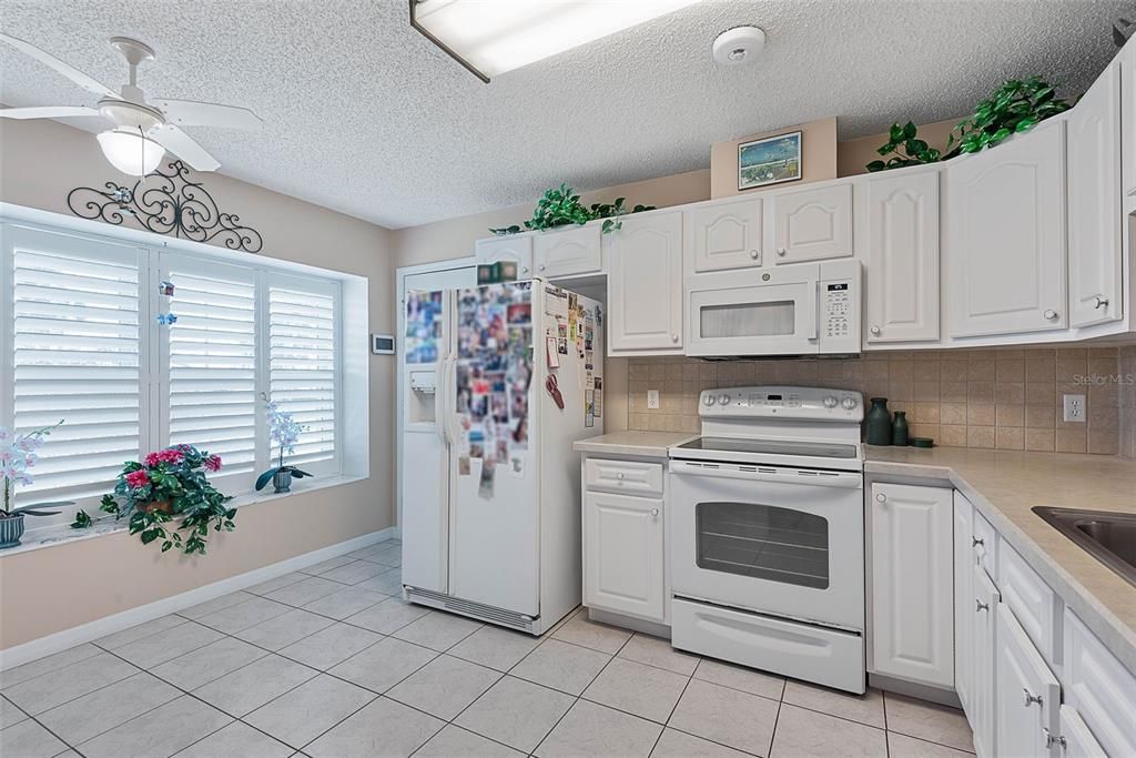 合同活跃: $459,999 (3 贝兹, 2 浴室, 1448 平方英尺)