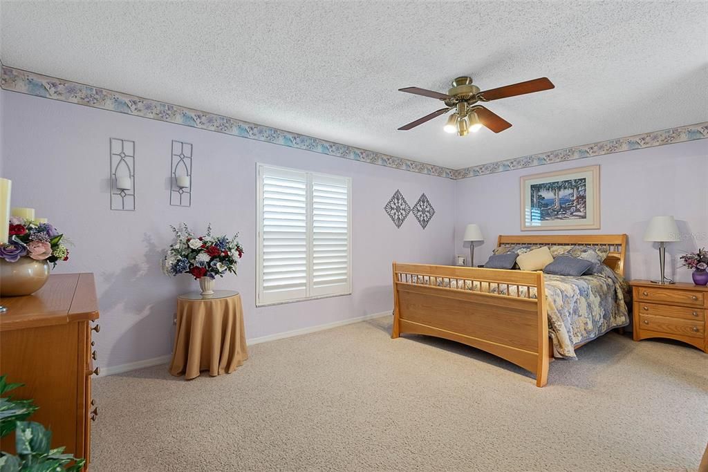 合同活跃: $459,999 (3 贝兹, 2 浴室, 1448 平方英尺)