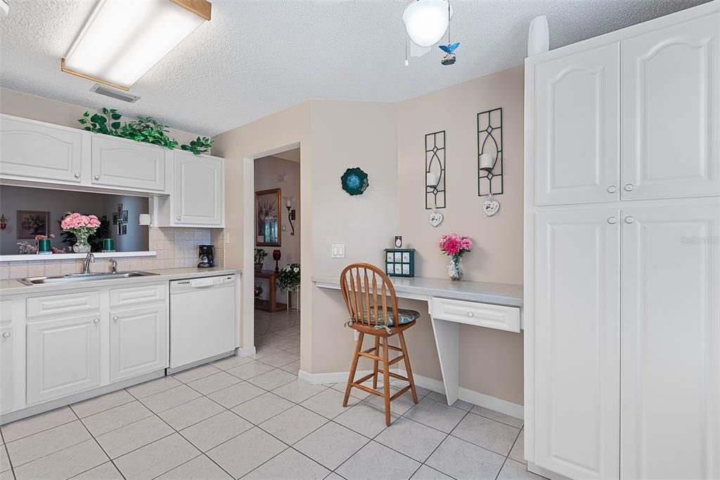 合同活跃: $459,999 (3 贝兹, 2 浴室, 1448 平方英尺)