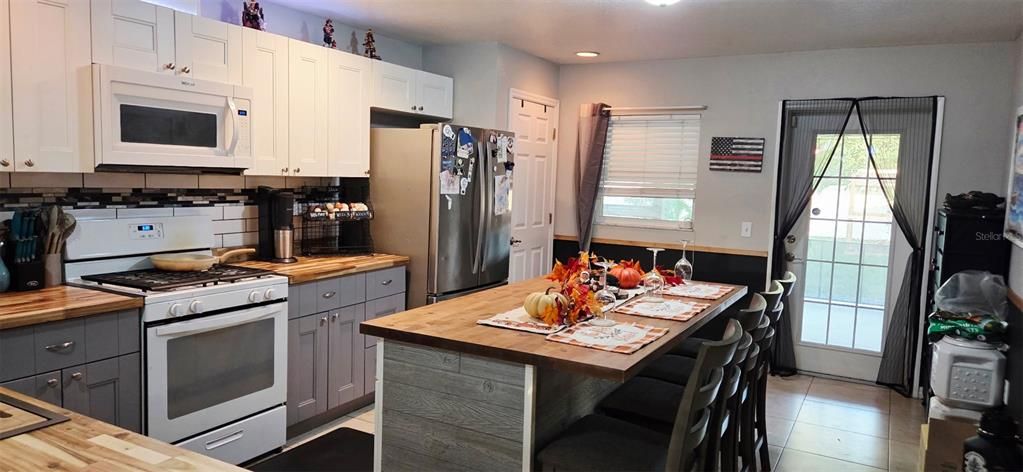 For Sale: $425,000 (3 beds, 2 baths, 1307 Square Feet)