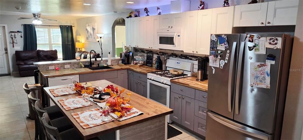 For Sale: $425,000 (3 beds, 2 baths, 1307 Square Feet)