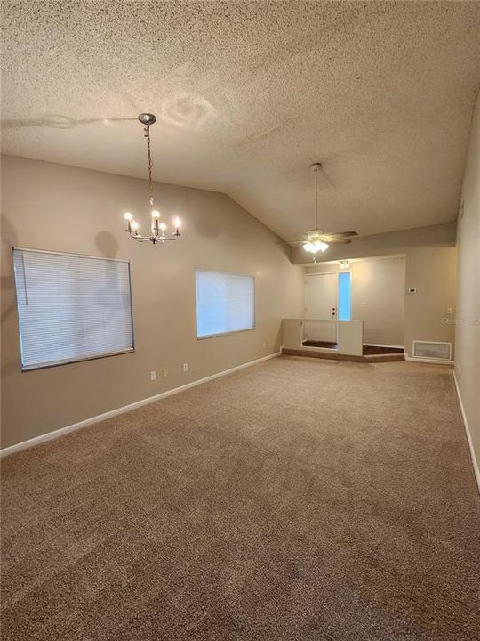 For Rent: $1,750 (3 beds, 2 baths, 1200 Square Feet)