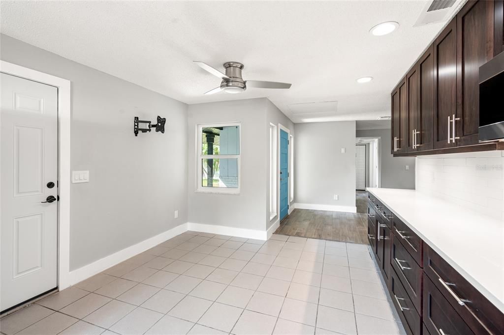 En Venta: $415,000 (4 camas, 2 baños, 1797 Pies cuadrados)