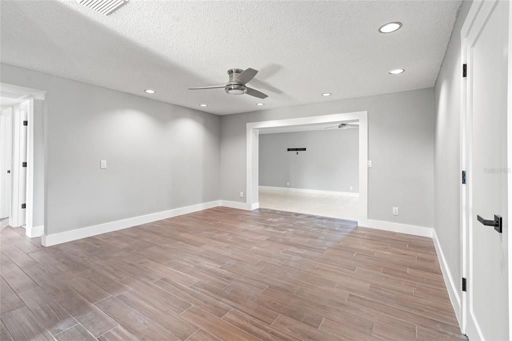 En Venta: $415,000 (4 camas, 2 baños, 1797 Pies cuadrados)