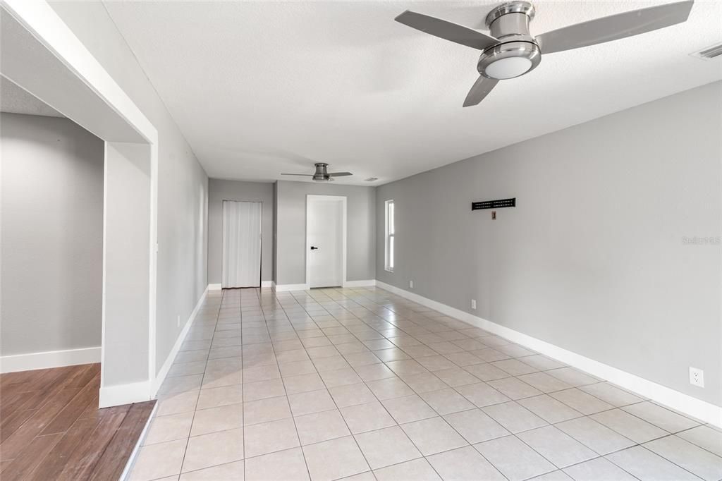 En Venta: $415,000 (4 camas, 2 baños, 1797 Pies cuadrados)