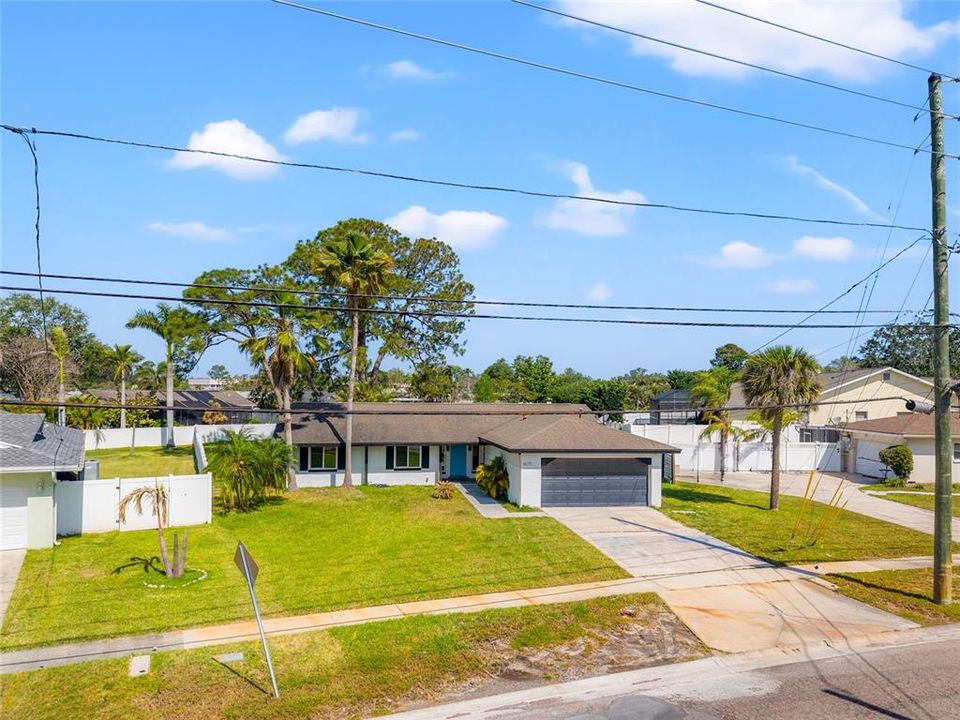 En Venta: $415,000 (4 camas, 2 baños, 1797 Pies cuadrados)