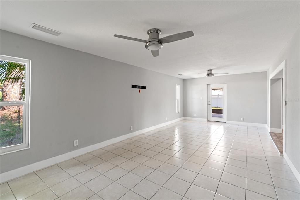 En Venta: $415,000 (4 camas, 2 baños, 1797 Pies cuadrados)