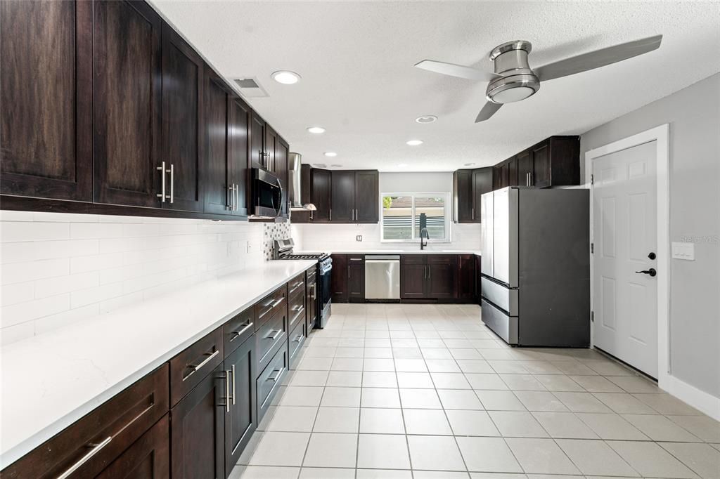 En Venta: $415,000 (4 camas, 2 baños, 1797 Pies cuadrados)