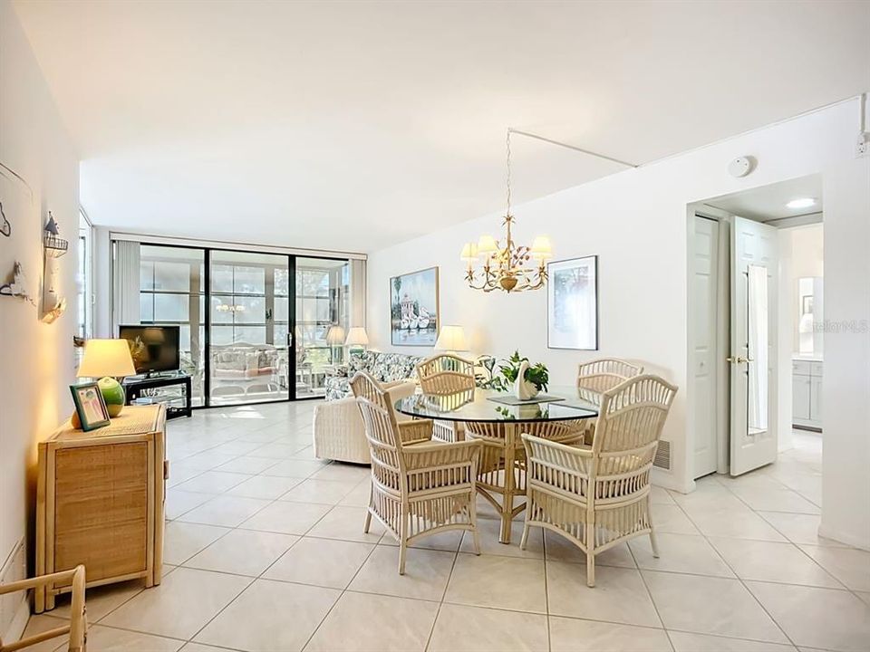 待售: $169,900 (2 贝兹, 2 浴室, 940 平方英尺)