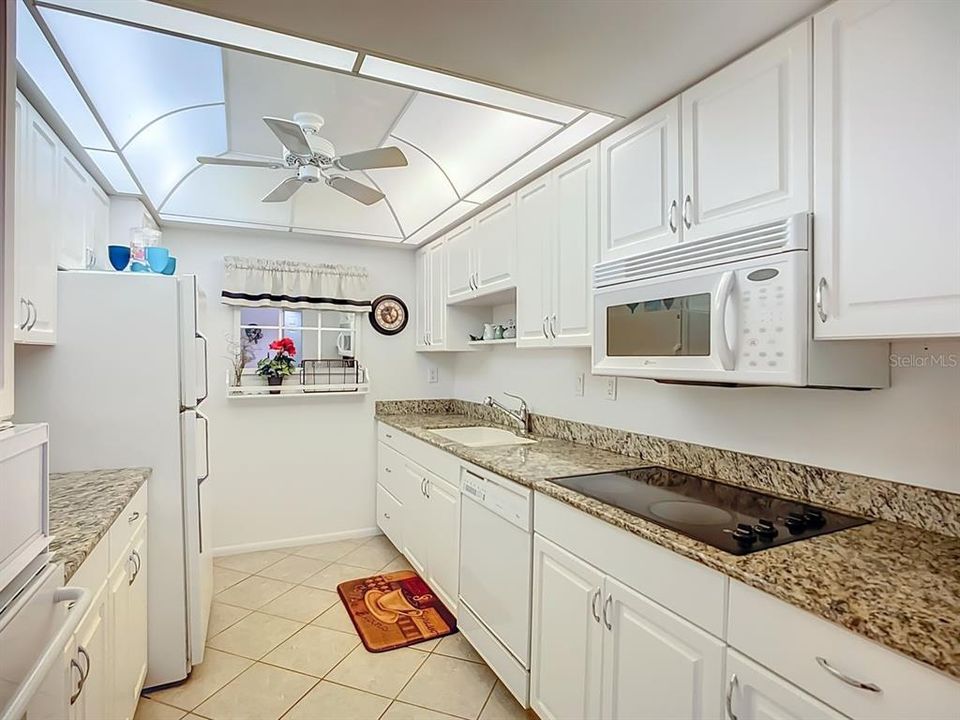 待售: $169,900 (2 贝兹, 2 浴室, 940 平方英尺)