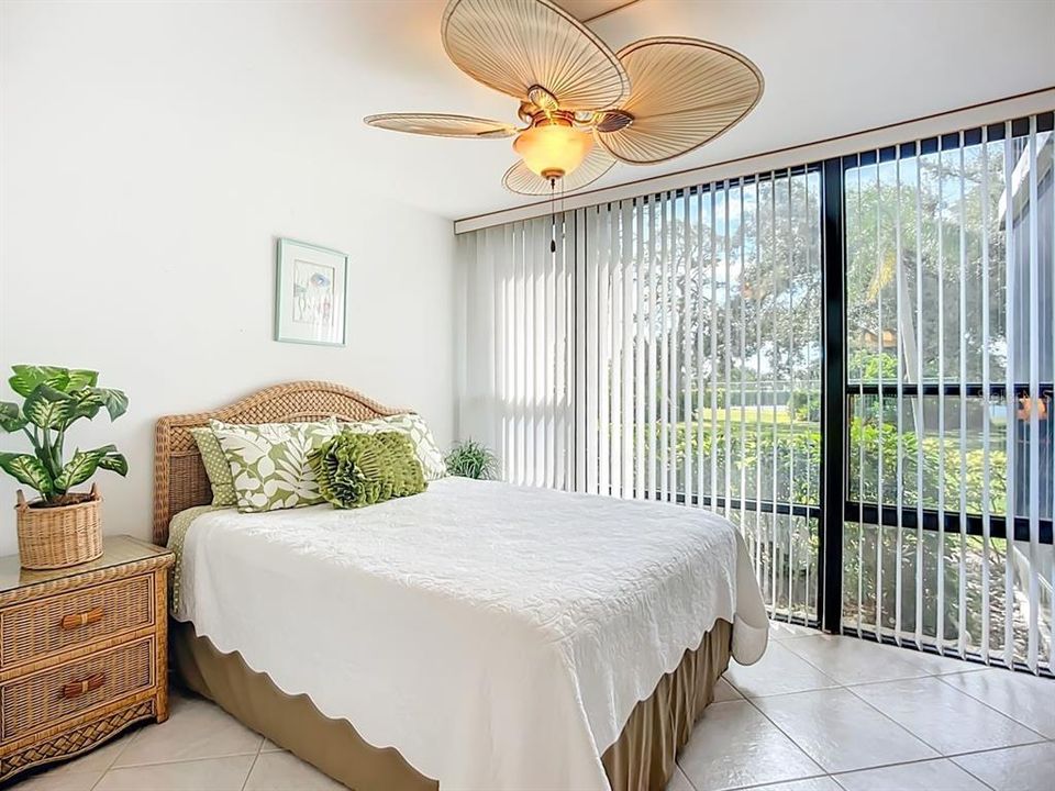 待售: $169,900 (2 贝兹, 2 浴室, 940 平方英尺)