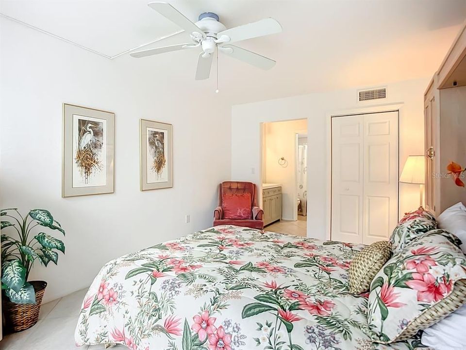 待售: $169,900 (2 贝兹, 2 浴室, 940 平方英尺)