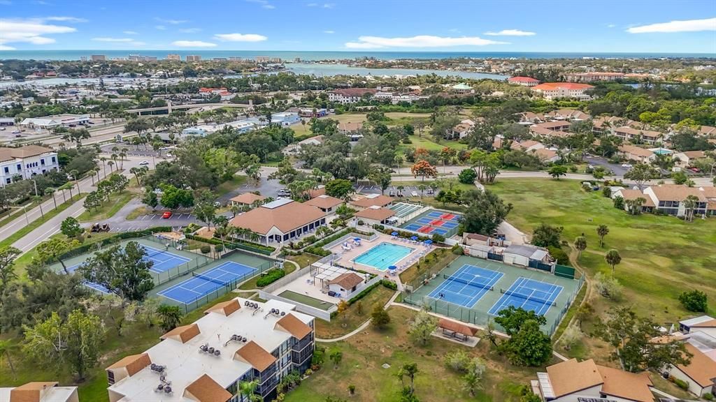 待售: $169,900 (2 贝兹, 2 浴室, 940 平方英尺)