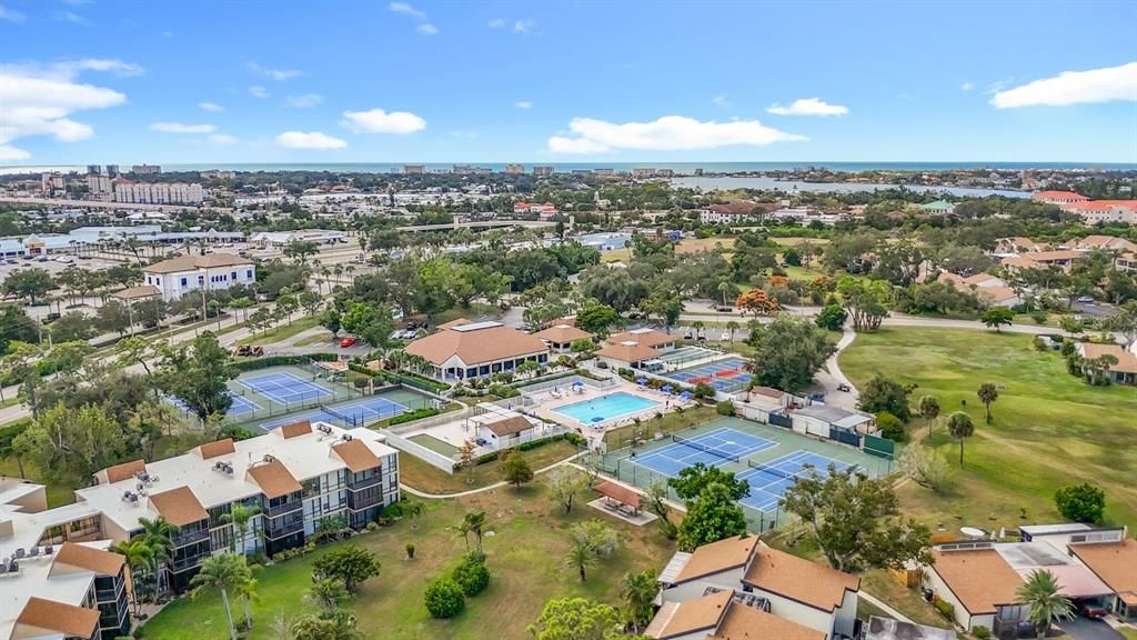 待售: $169,900 (2 贝兹, 2 浴室, 940 平方英尺)