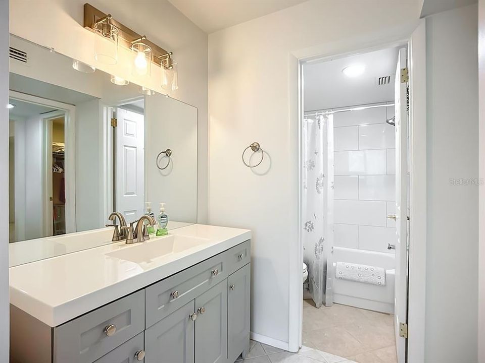 待售: $169,900 (2 贝兹, 2 浴室, 940 平方英尺)