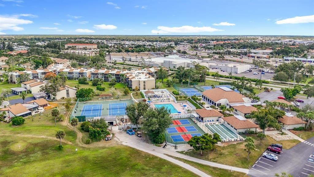 待售: $169,900 (2 贝兹, 2 浴室, 940 平方英尺)