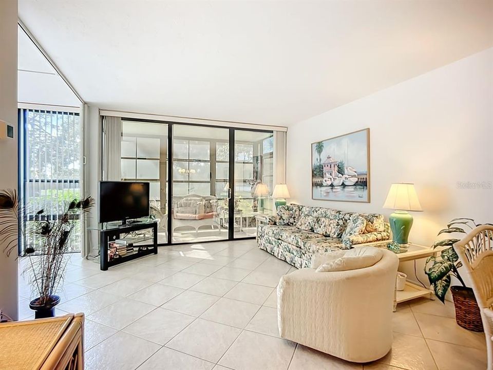 待售: $169,900 (2 贝兹, 2 浴室, 940 平方英尺)