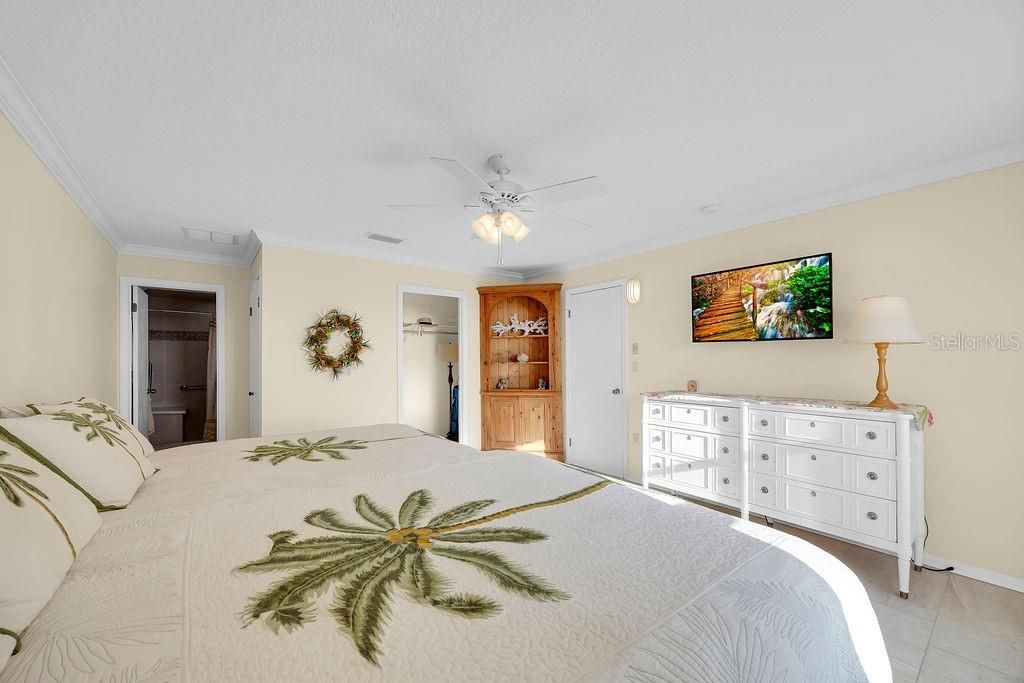 На продажу: $2,600,000 (3 спален, 2 ванн, 1893 Квадратных фут)