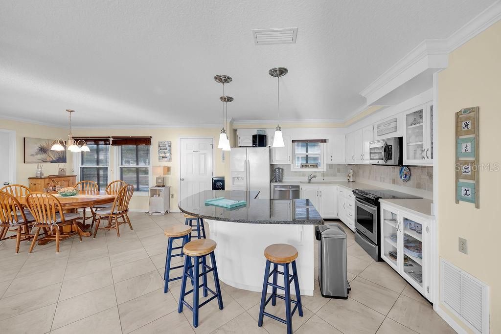 На продажу: $2,600,000 (3 спален, 2 ванн, 1893 Квадратных фут)