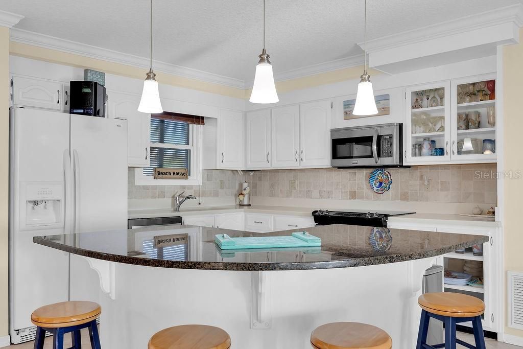 На продажу: $2,600,000 (3 спален, 2 ванн, 1893 Квадратных фут)