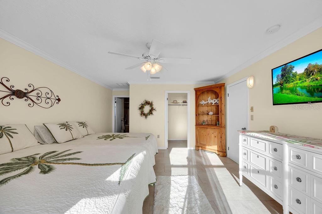 На продажу: $2,600,000 (3 спален, 2 ванн, 1893 Квадратных фут)