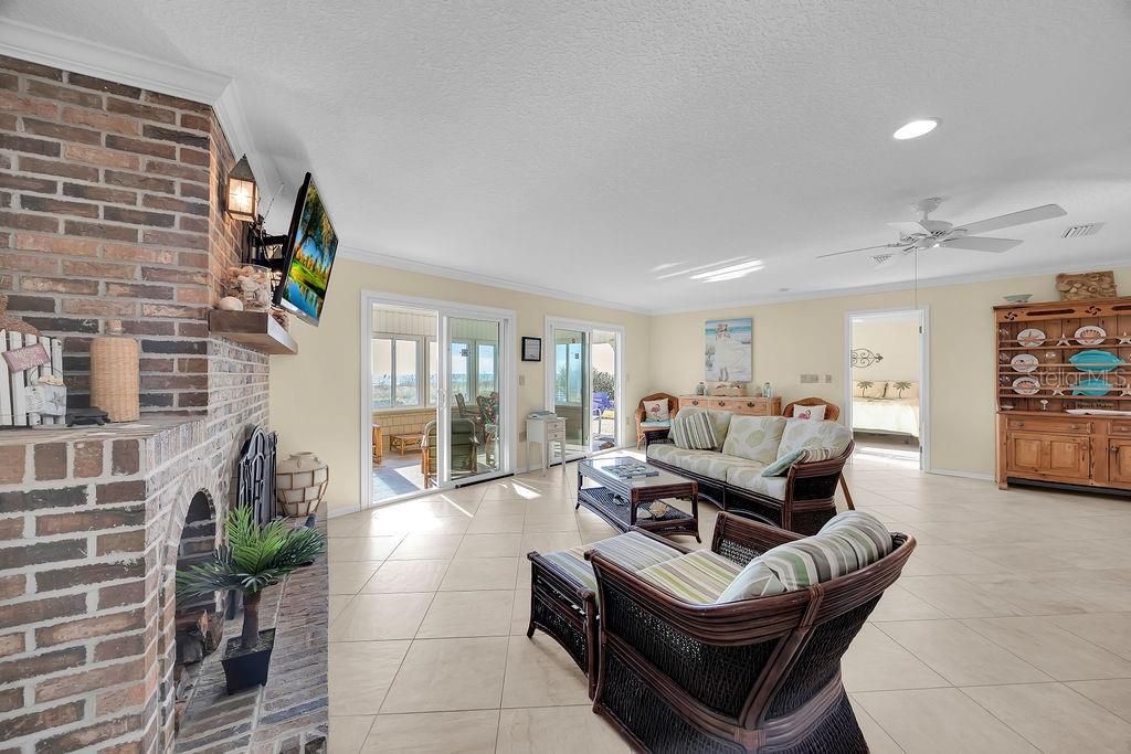 На продажу: $2,600,000 (3 спален, 2 ванн, 1893 Квадратных фут)