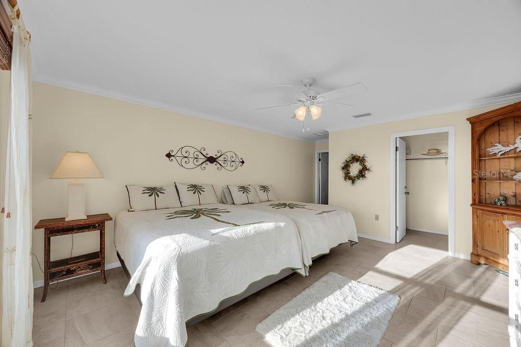 На продажу: $2,600,000 (3 спален, 2 ванн, 1893 Квадратных фут)