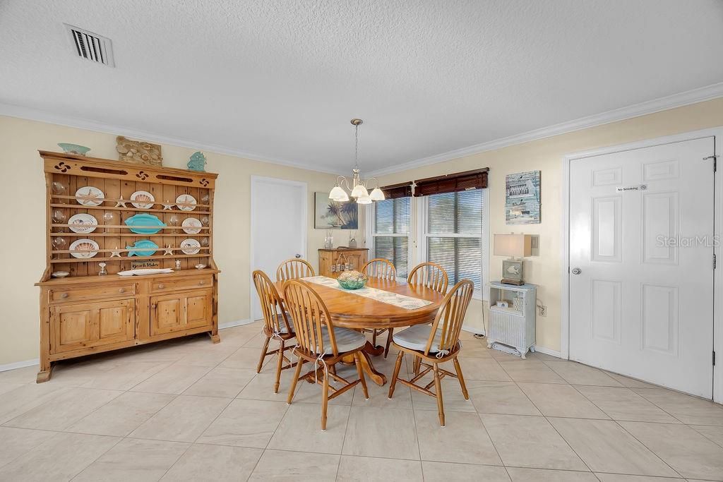 На продажу: $2,600,000 (3 спален, 2 ванн, 1893 Квадратных фут)