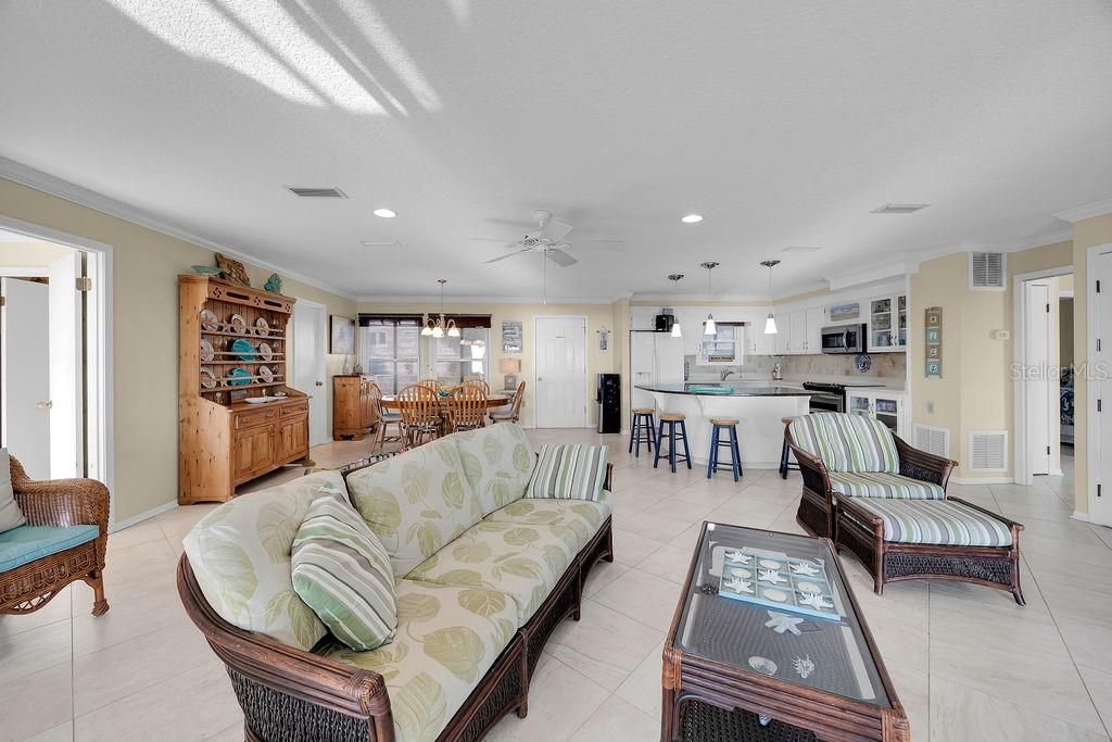 На продажу: $2,600,000 (3 спален, 2 ванн, 1893 Квадратных фут)