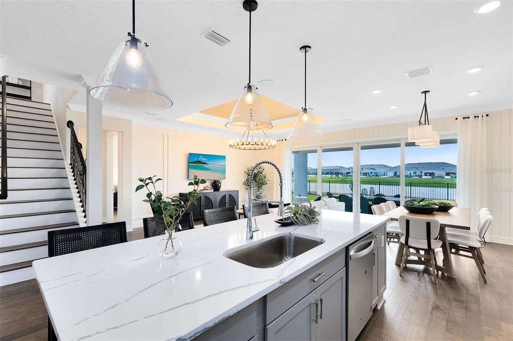 合同活跃: $523,480 (4 贝兹, 3 浴室, 2894 平方英尺)