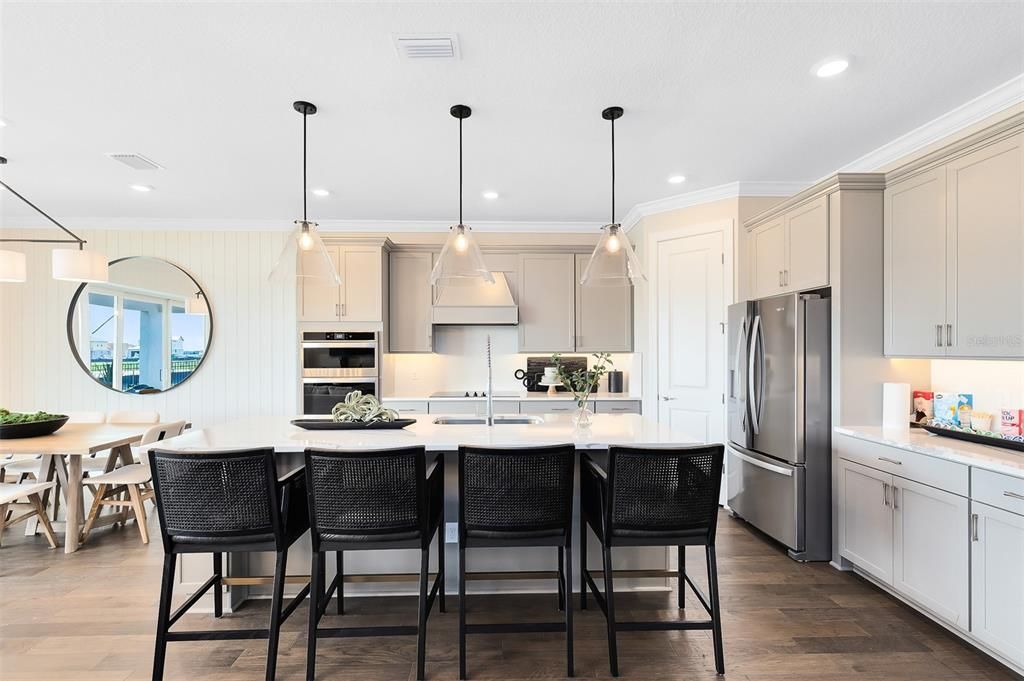 合同活跃: $523,480 (4 贝兹, 3 浴室, 2894 平方英尺)