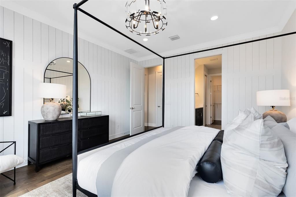 合同活跃: $523,480 (4 贝兹, 3 浴室, 2894 平方英尺)