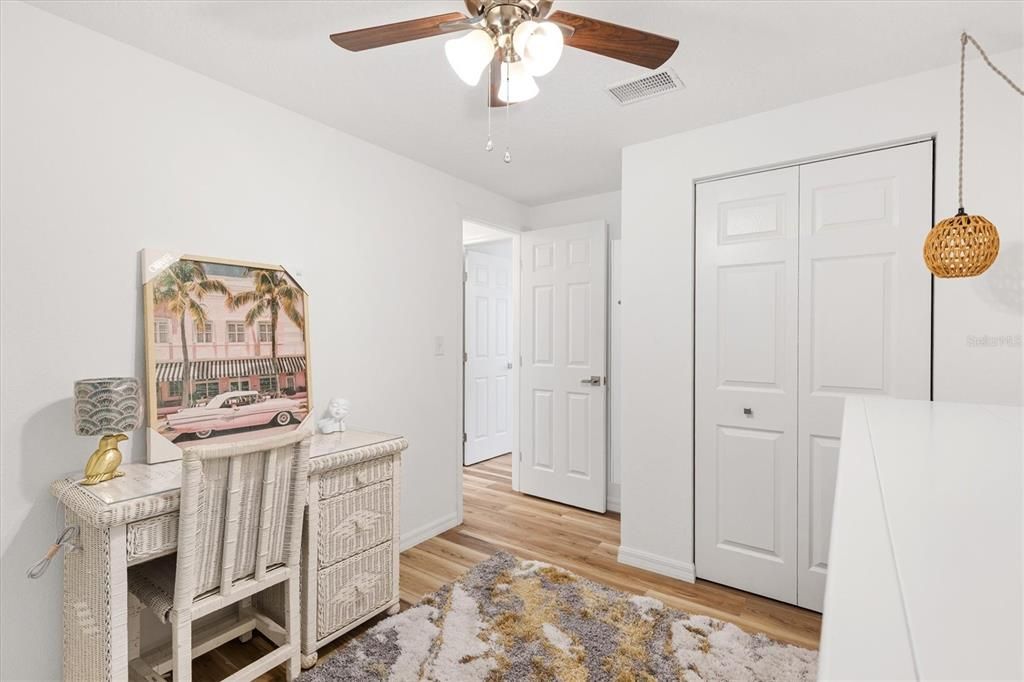 待售: $199,900 (2 贝兹, 1 浴室, 768 平方英尺)